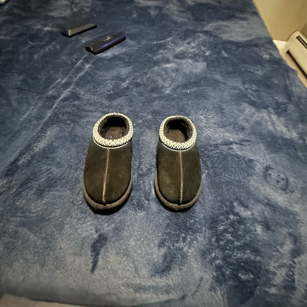 UGG Black Cozy Slippers with Cushioned Collar